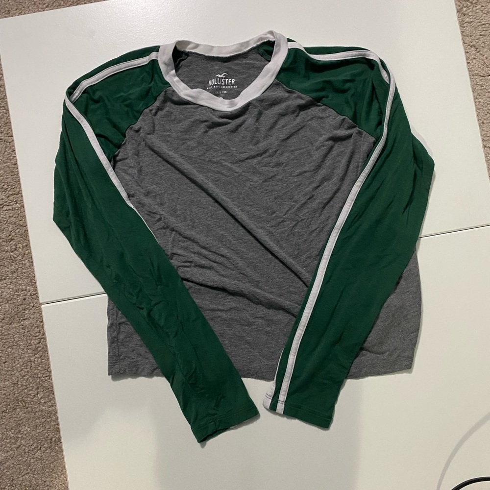Hollister must have collection easy tee long sleeve shirt. Size XS